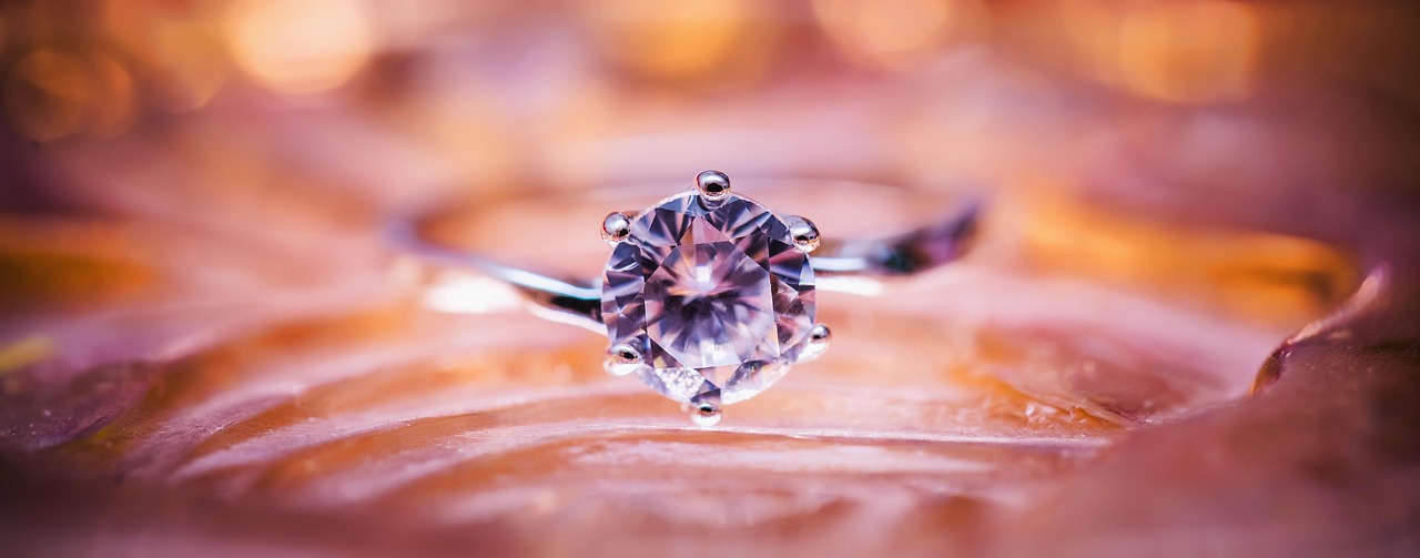 How to Choose the Perfect Engagement Ring: A Complete Buyer's Guide